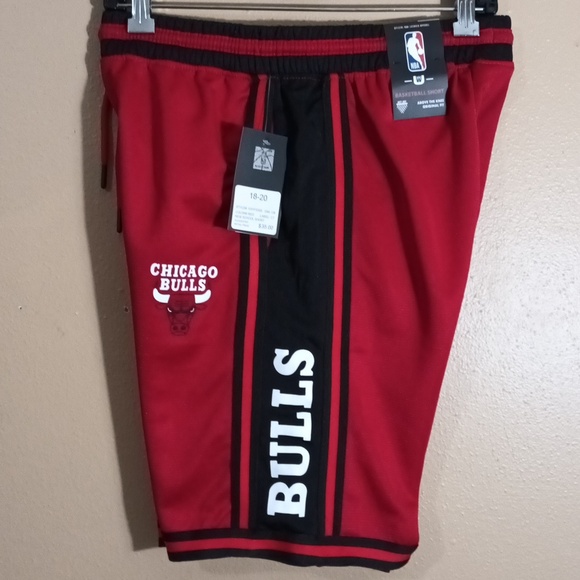 NWT Boys NBA Chicago Bulls Basketball Shorts - Picture 1 of 8